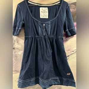 Hollister Navy blue short sleeve top with 3 buttons and cute eyelet trim
